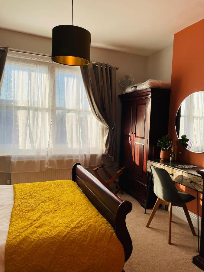 Rooms At The Rosebery NWI Buitenkant foto
